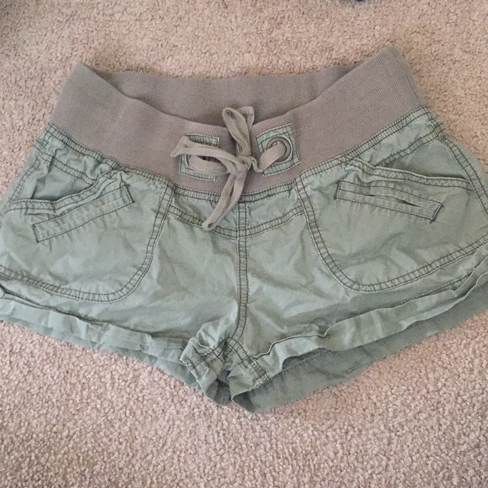 Wet Seal Army Shorts (VERY SHORT)